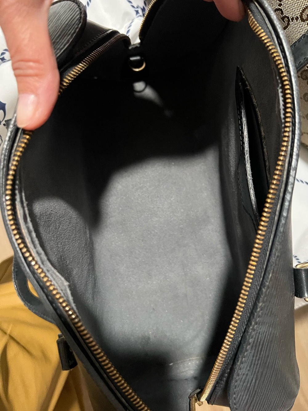 Louis Vuitton Black Epi Leather Barrel Bag with Tonal Straps - Picture 4 of 4